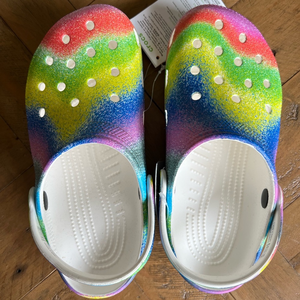 BRAND NEW w/tags Pattern Crocs Slides/Shoes/Clogs
Size Mens 3, Women’s 5 Youth 5